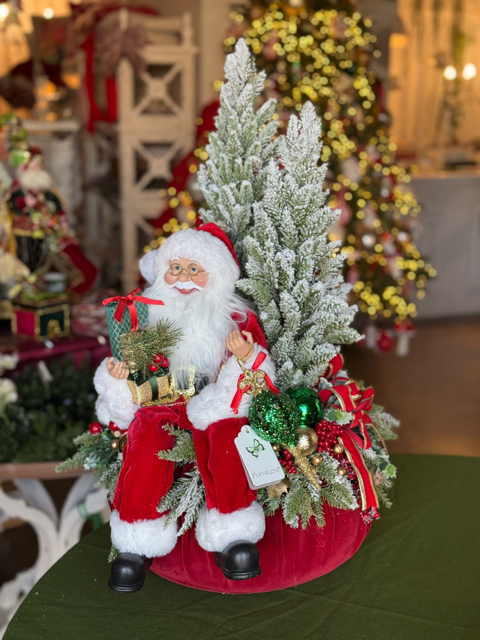 Pouf in velluto rosso con albero e babbo natale seduto - Collezione